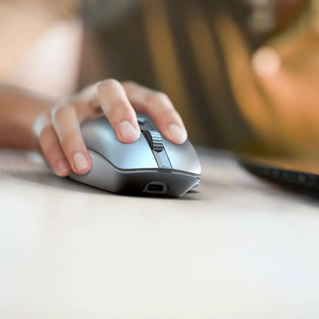 930 Creator Wireless Mouse with Programmable Buttons and Ergonomic Design, Up to 12 Weeks Battery Life for HP